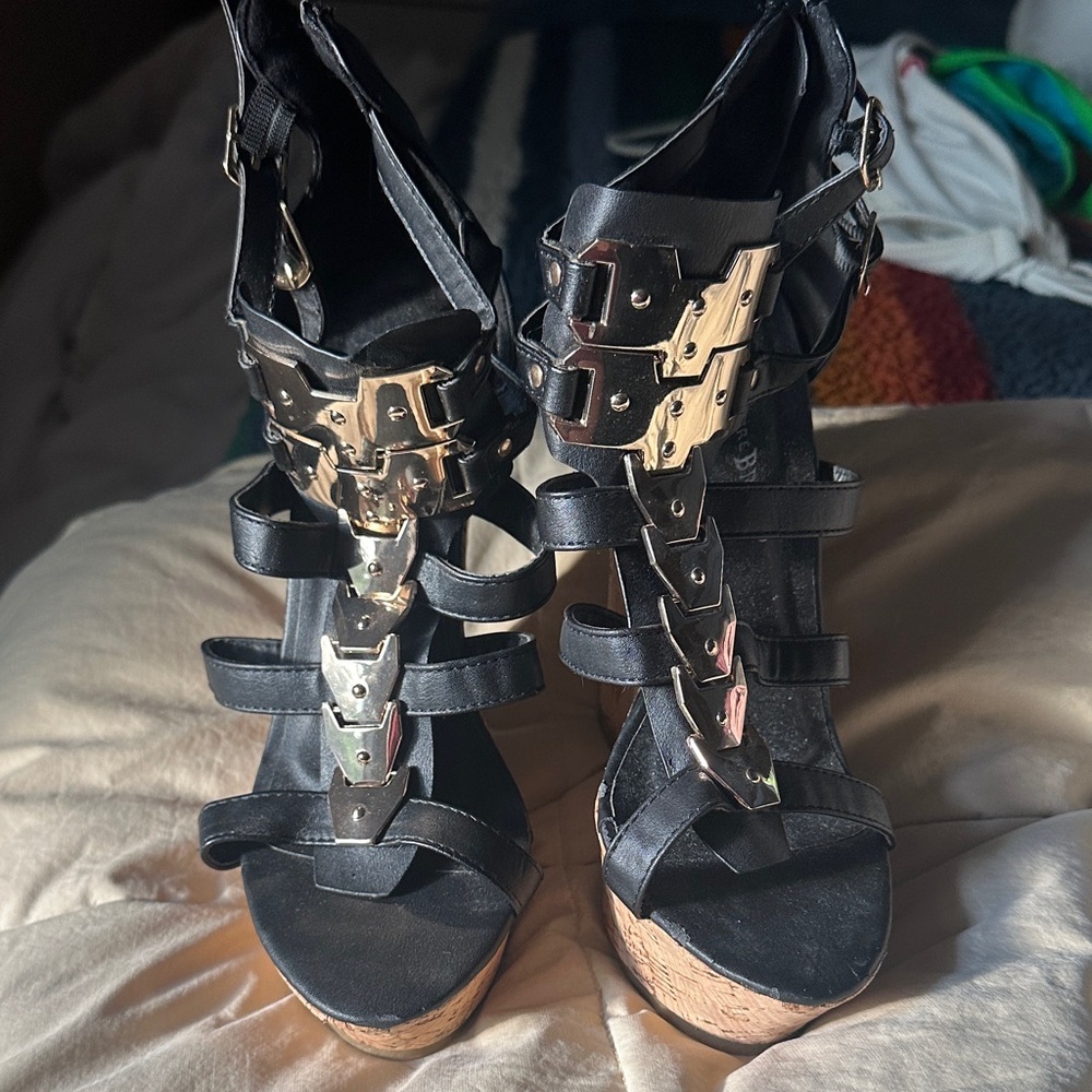 Chic Black and Gold Women's Wedge Sandals
